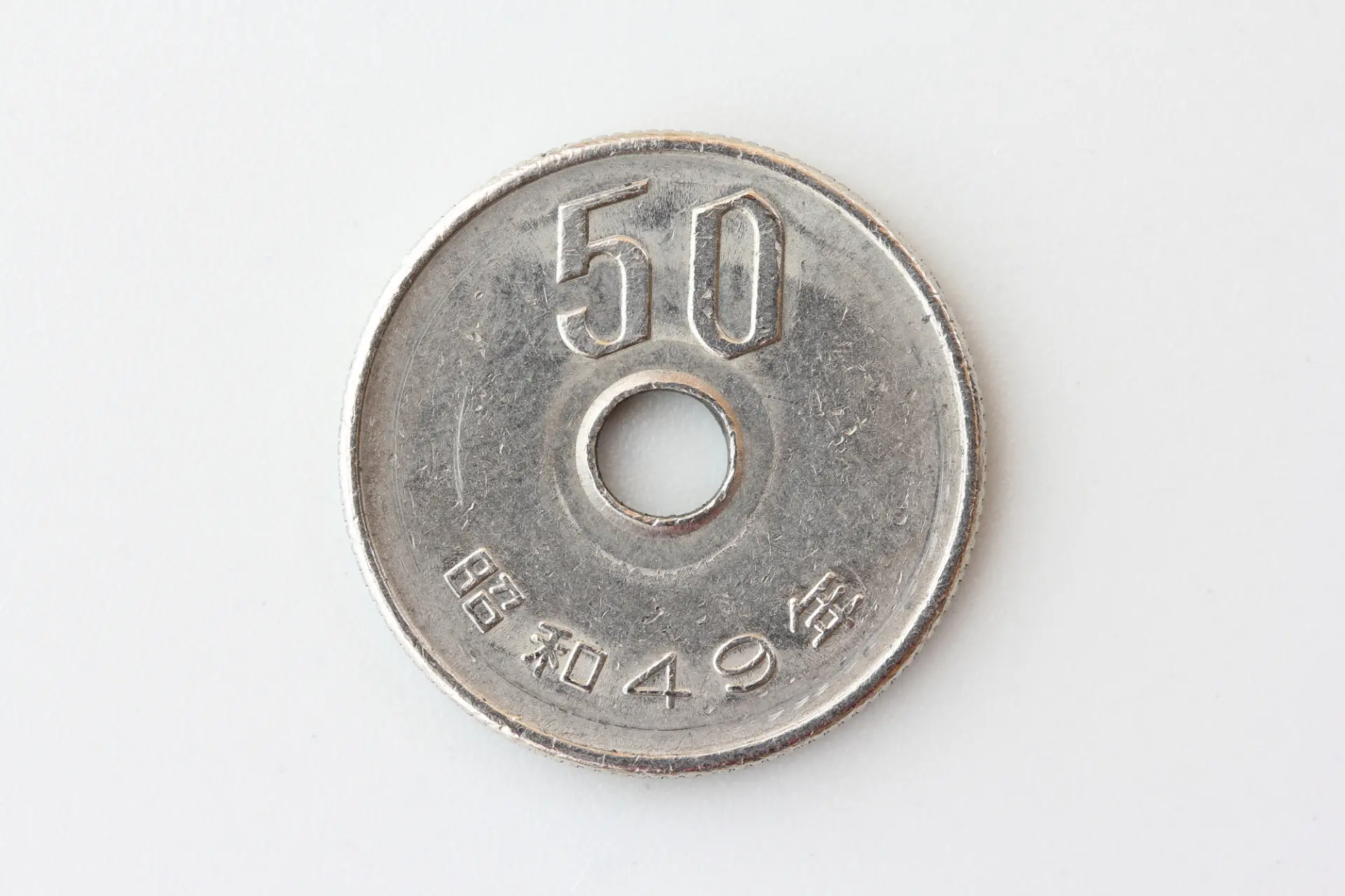 50日圓孔洞設計