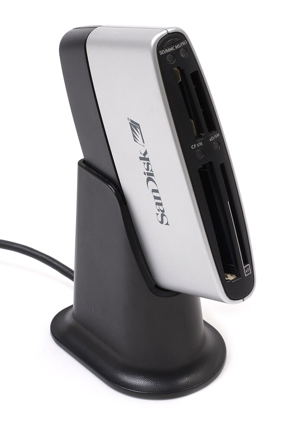 Evan-Amos 拍攝的 SanDisk USB 多格式記憶卡讀卡機