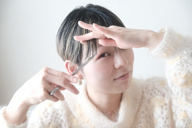 朝時間.jp 原文展示髮尾和側邊銜接修整