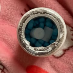 Alli 買家照片中的藍色膠囊實物