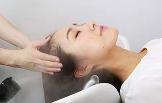 ESTESSiMO 日本沙龍 SPA 原文的頭皮按摩步驟