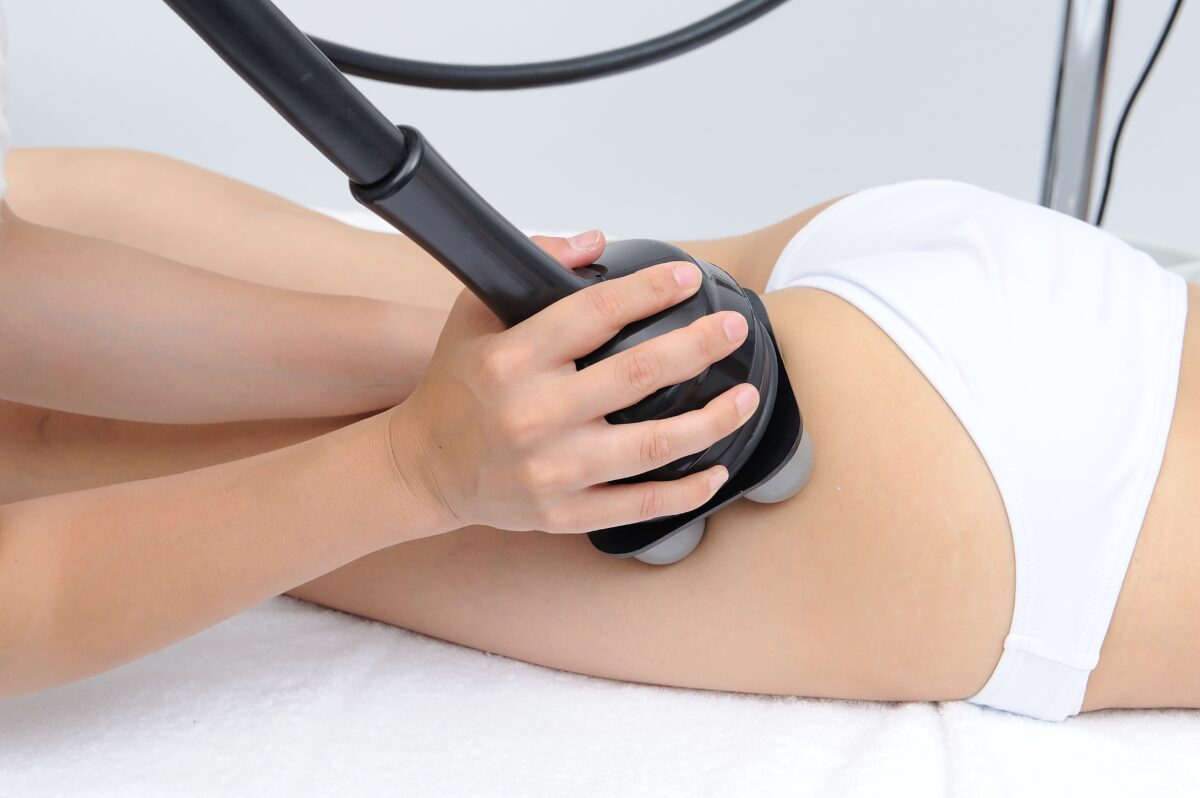 AGLEX CELLUTEC G5 以手具接觸大腿外側操作