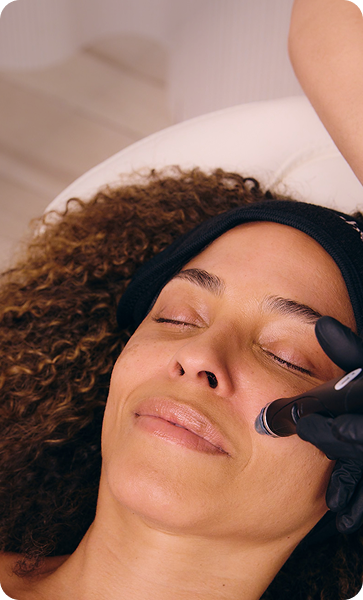 真人接受 HydraFacial 探頭操作:原廠公開療程照片,已存入專案