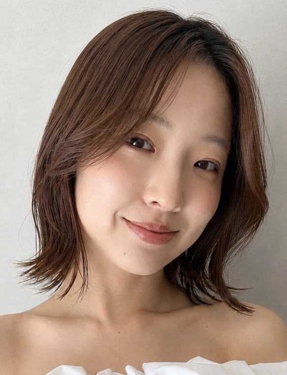 MAQUIA 日文髮型目錄中的外翹鮑伯，髮尾向外並以臉周弧線形成收腰輪廓