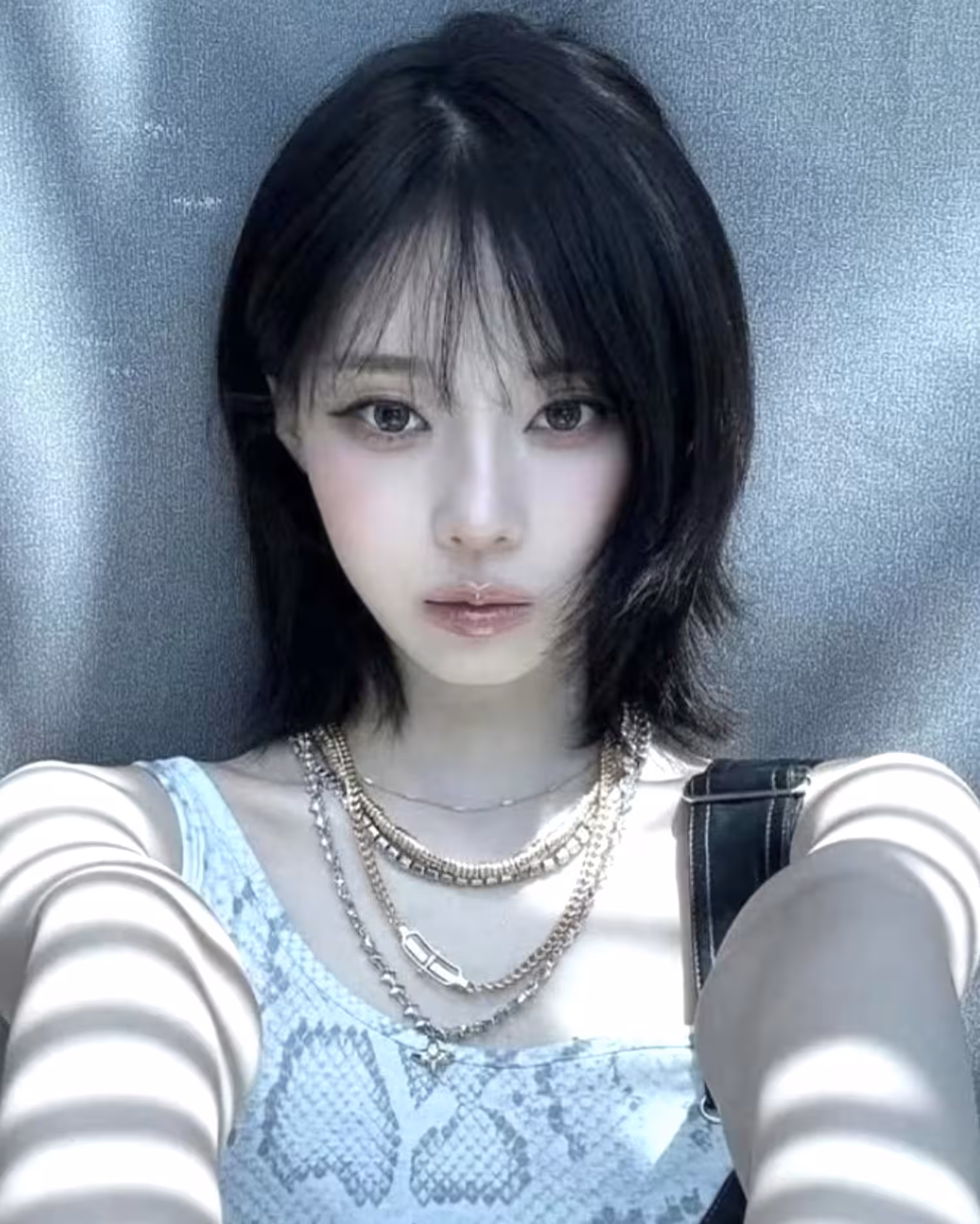 髮尾保留參差碎層、整理出鬆散紋理的精靈短髮