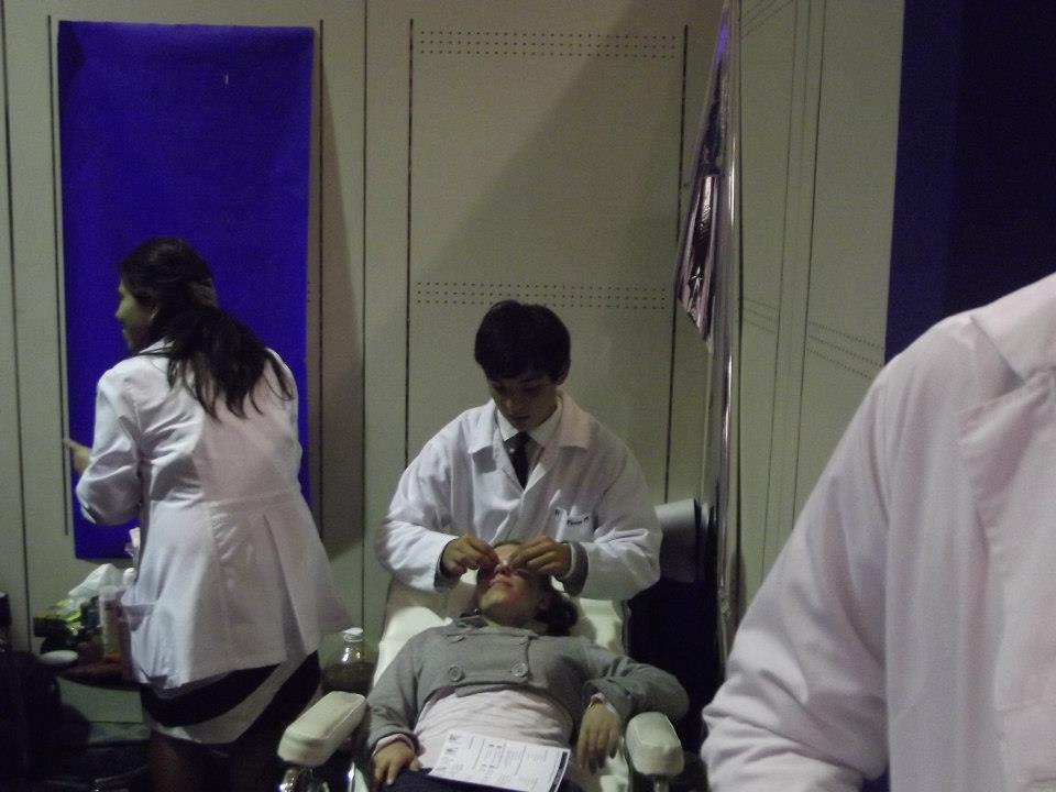 皮膚科診間的臉部清潔處置照片,示範療程前準備環境,並非 PRX-T33 施作