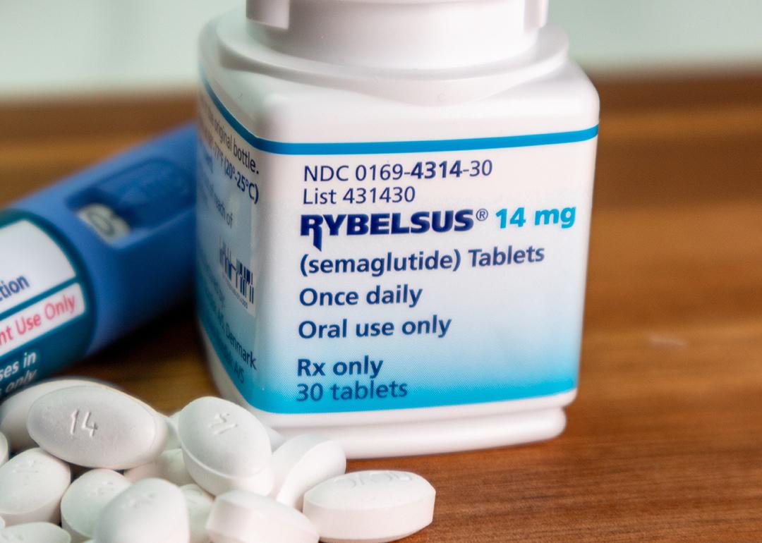 美國 Rybelsus 14 mg 藥瓶與不同刻印錠劑照片