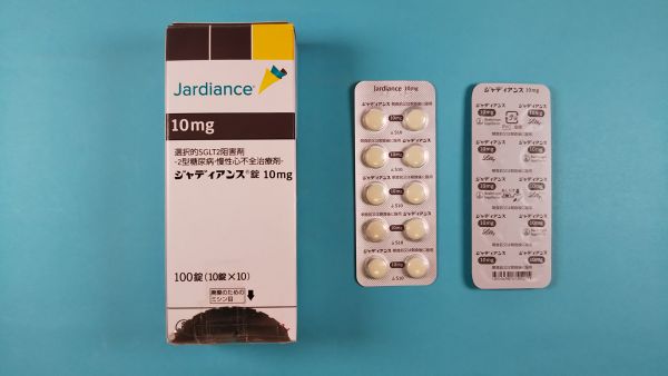日本 Jardiance 10 mg 100 錠現行外盒、PTP 與藥錠實物照片