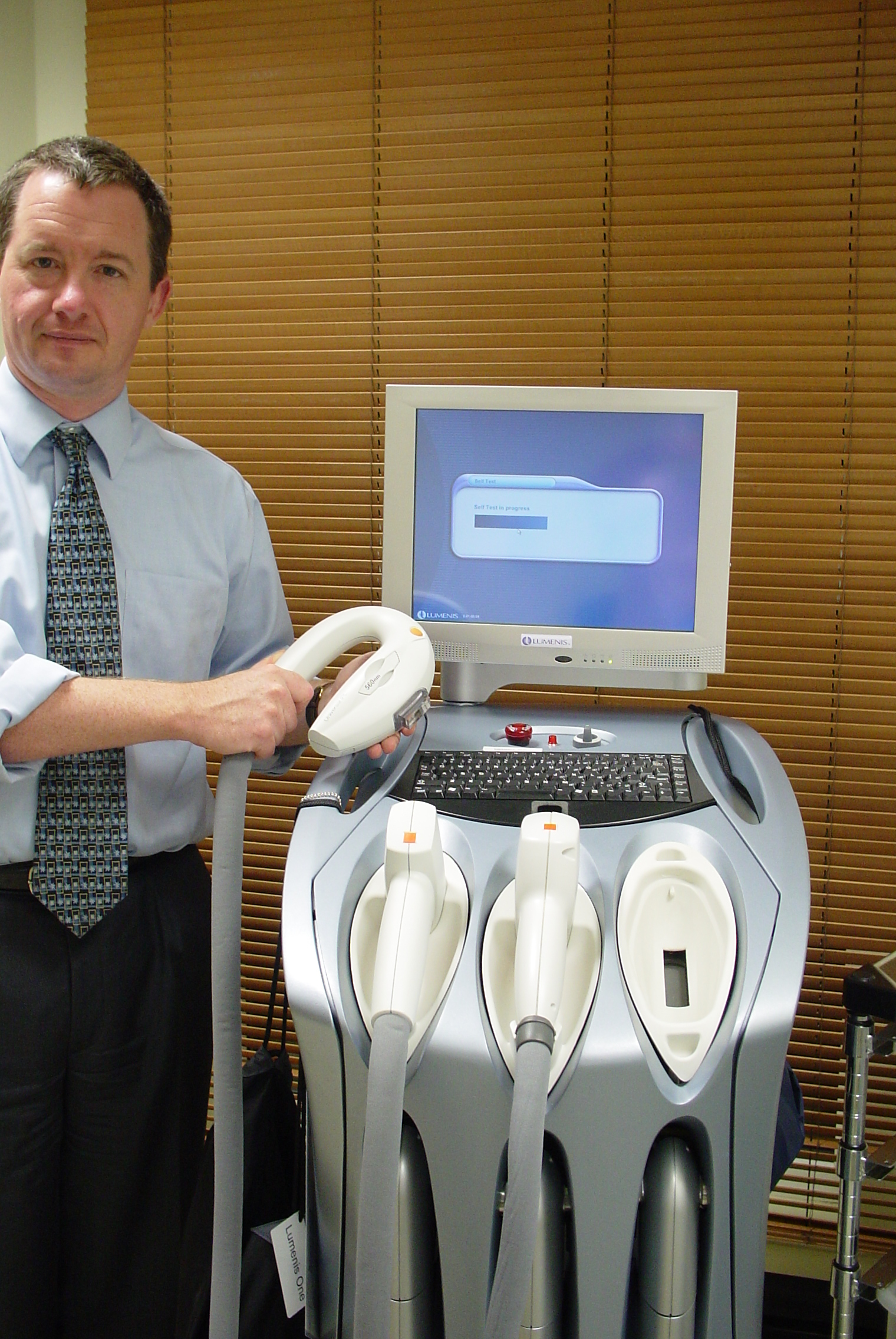 Lumenis One IPL 寬頻脈衝光設備與手具實拍;這是其他廠牌的 IPL,並非 Sciton BBL 或 M22