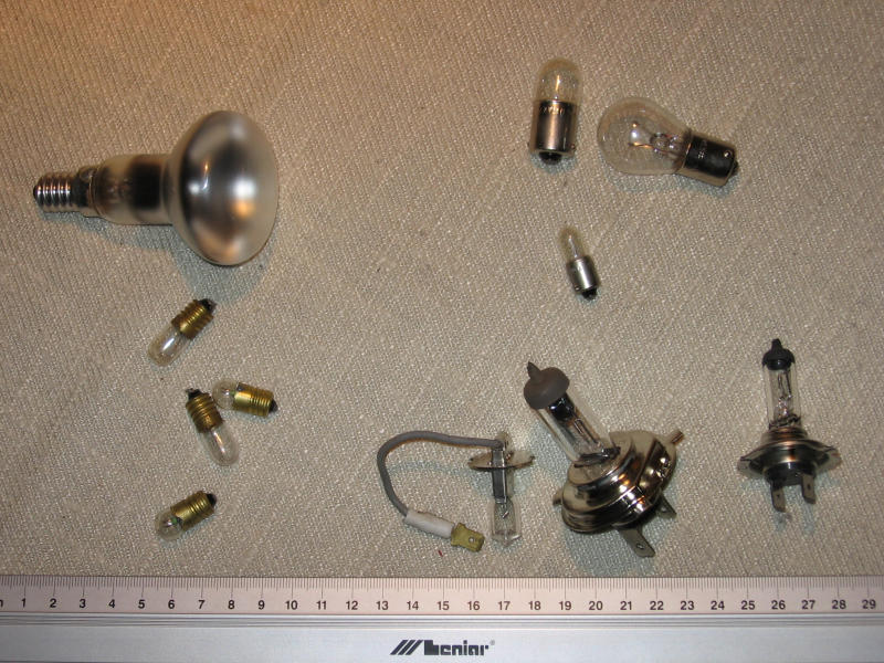 H3、H4、H7及其他車用燈泡實物
