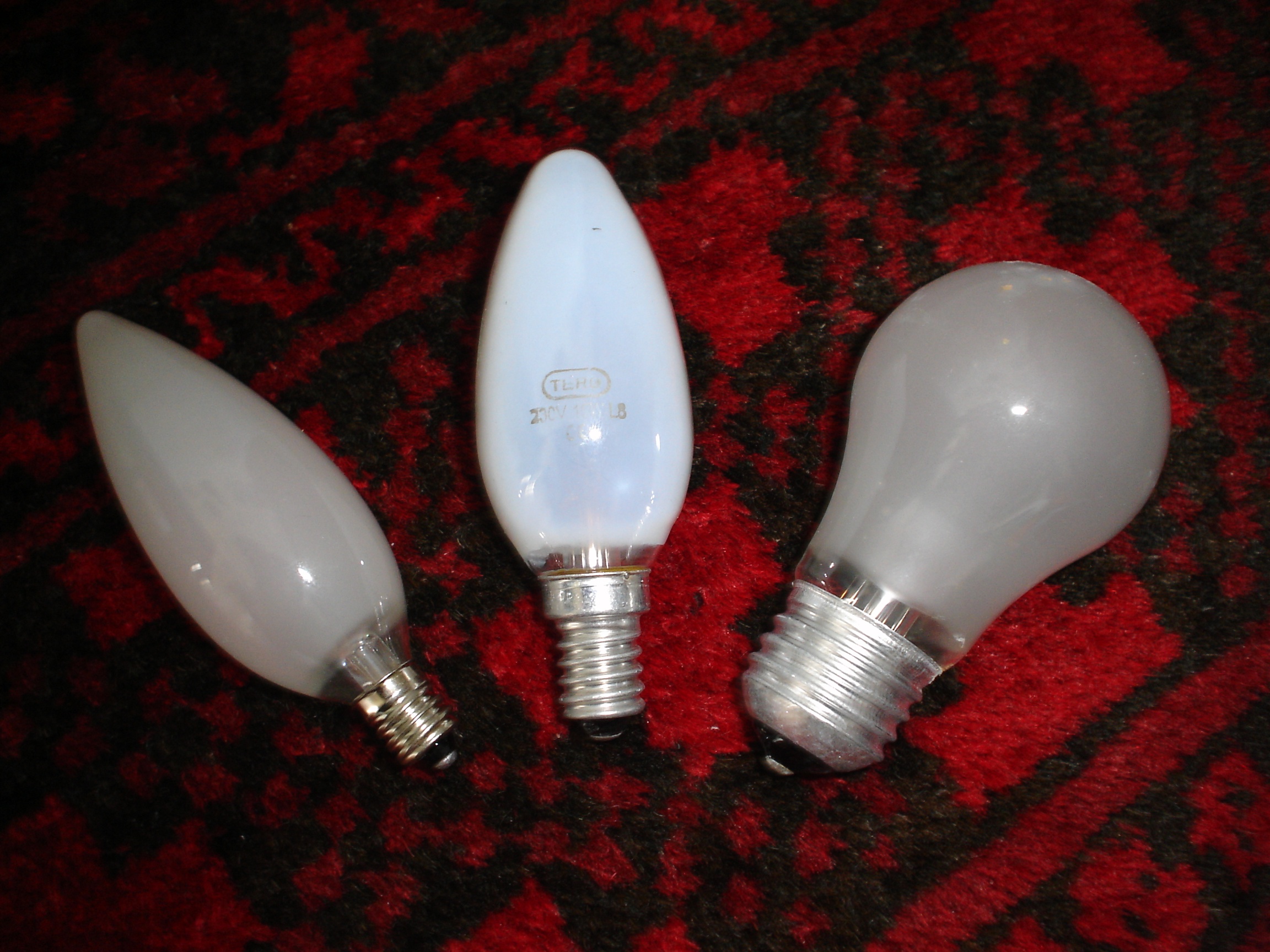 E10、E14 與 E27 螺口燈泡實物大小比較