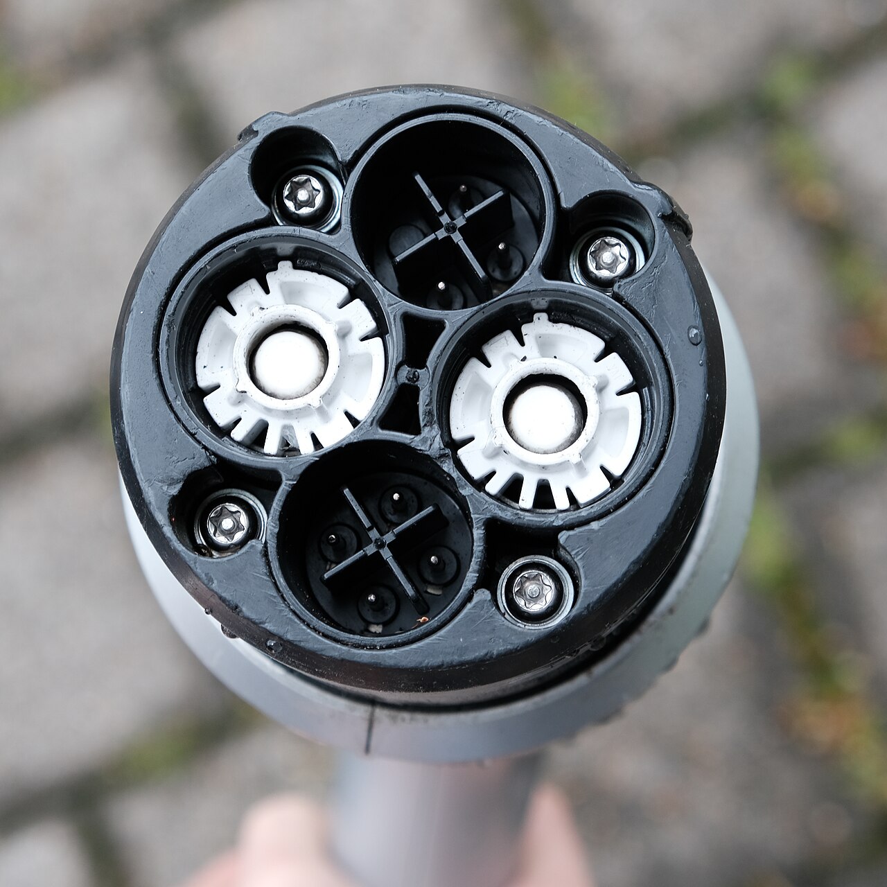 CHAdeMO 直流充電插頭實物近照