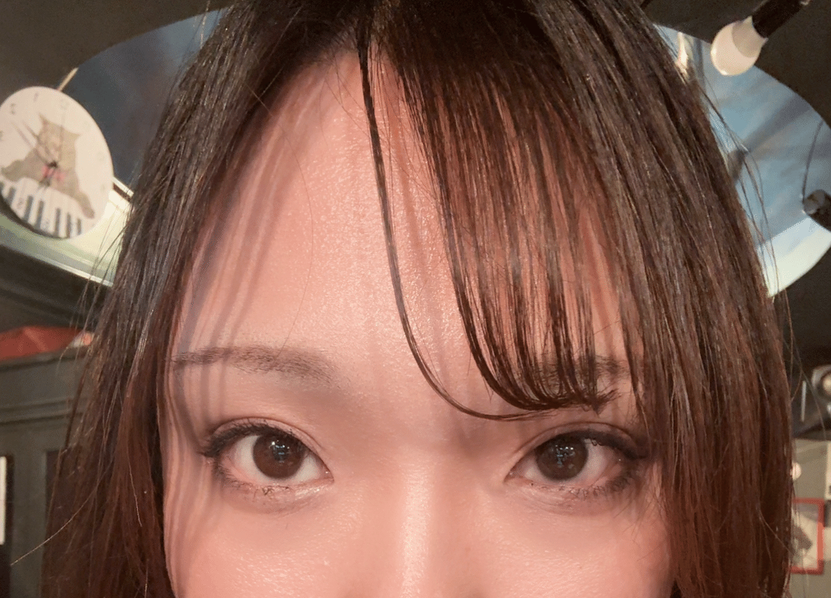 眉身與眉峰位置的局部示例,可觀察眉頭到眉尾的寬度變化