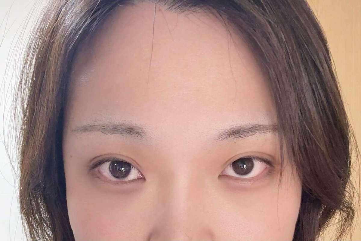 從眉毛中段向眉尾補出短線的示例