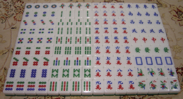 麻將牌實物示意，展示筒、索、萬等牌面
