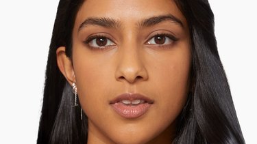 Maybelline 品牌示範模特兒使用遮瑕後的眼下近照,已存入專案