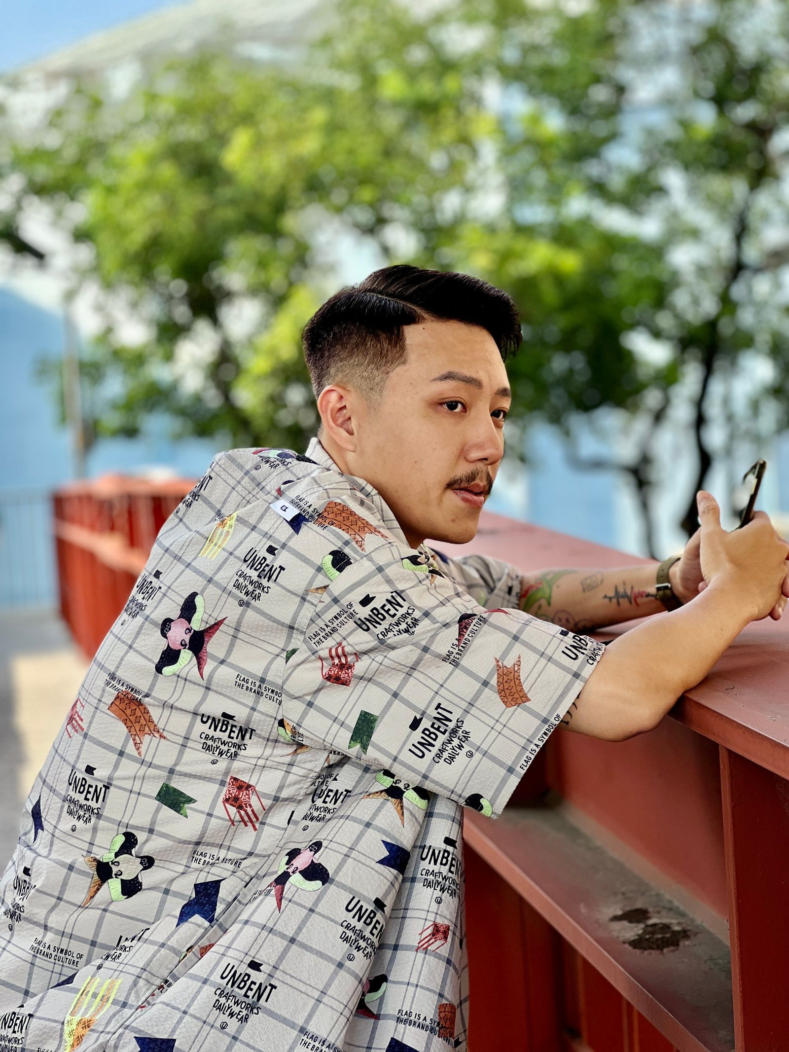 經典側分油頭例圖:分線清晰,頂部髮流往側後梳整