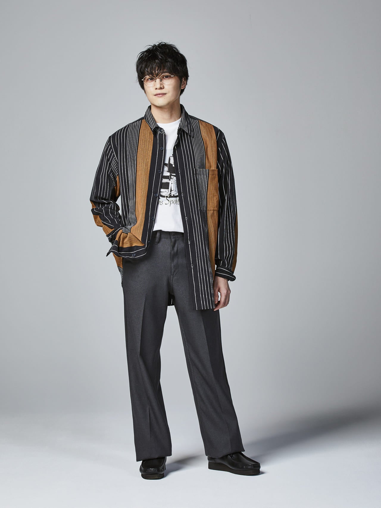 MEN’S NON-NO 體格厚實男模穿搭,可觀察外套肩線、胸背活動鬆量與褲型平衡