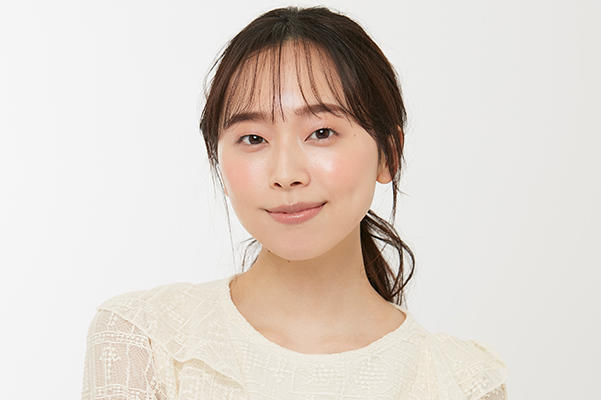 血色感腮紅完成後的妝效參考