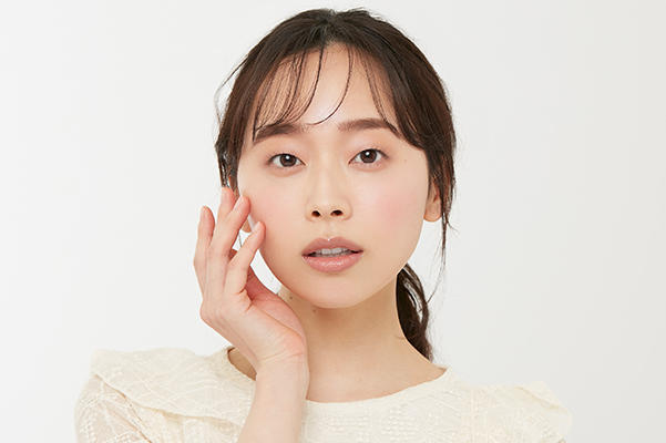 透明感腮紅完成後的整體妝效