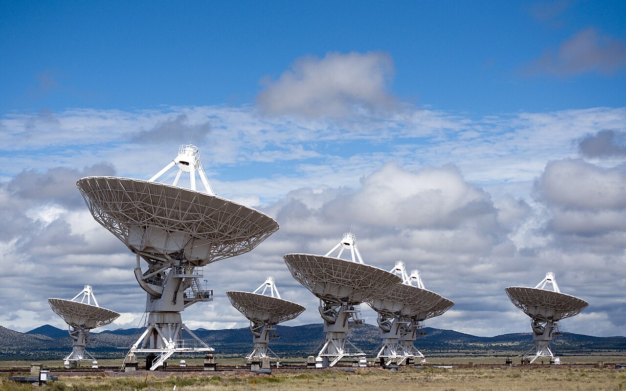 新墨西哥州 Very Large Array(VLA)射電望遠鏡碟形天線陣列