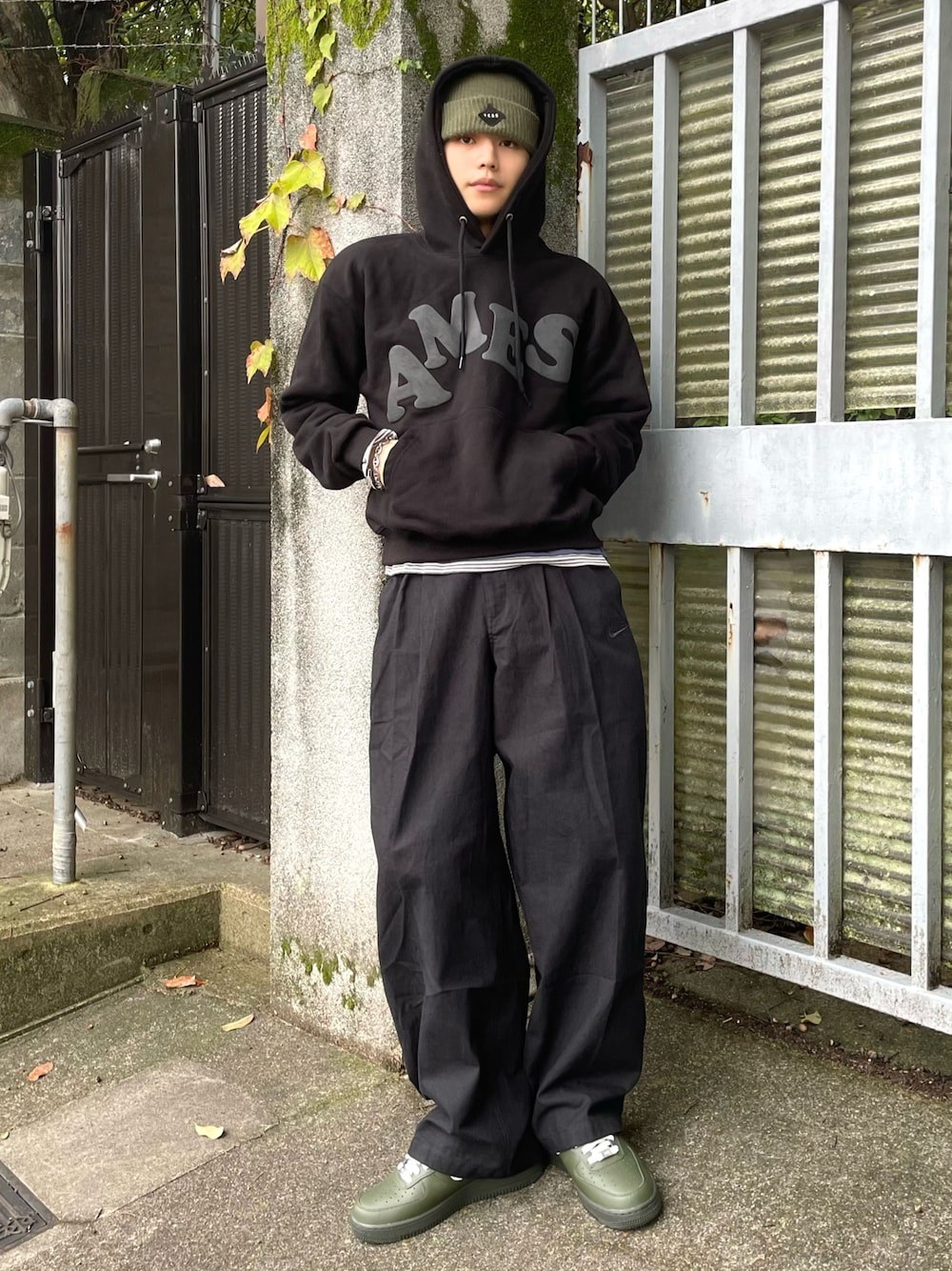 WEAR 日本男裝實穿,展示連帽上衣的另一組搭配