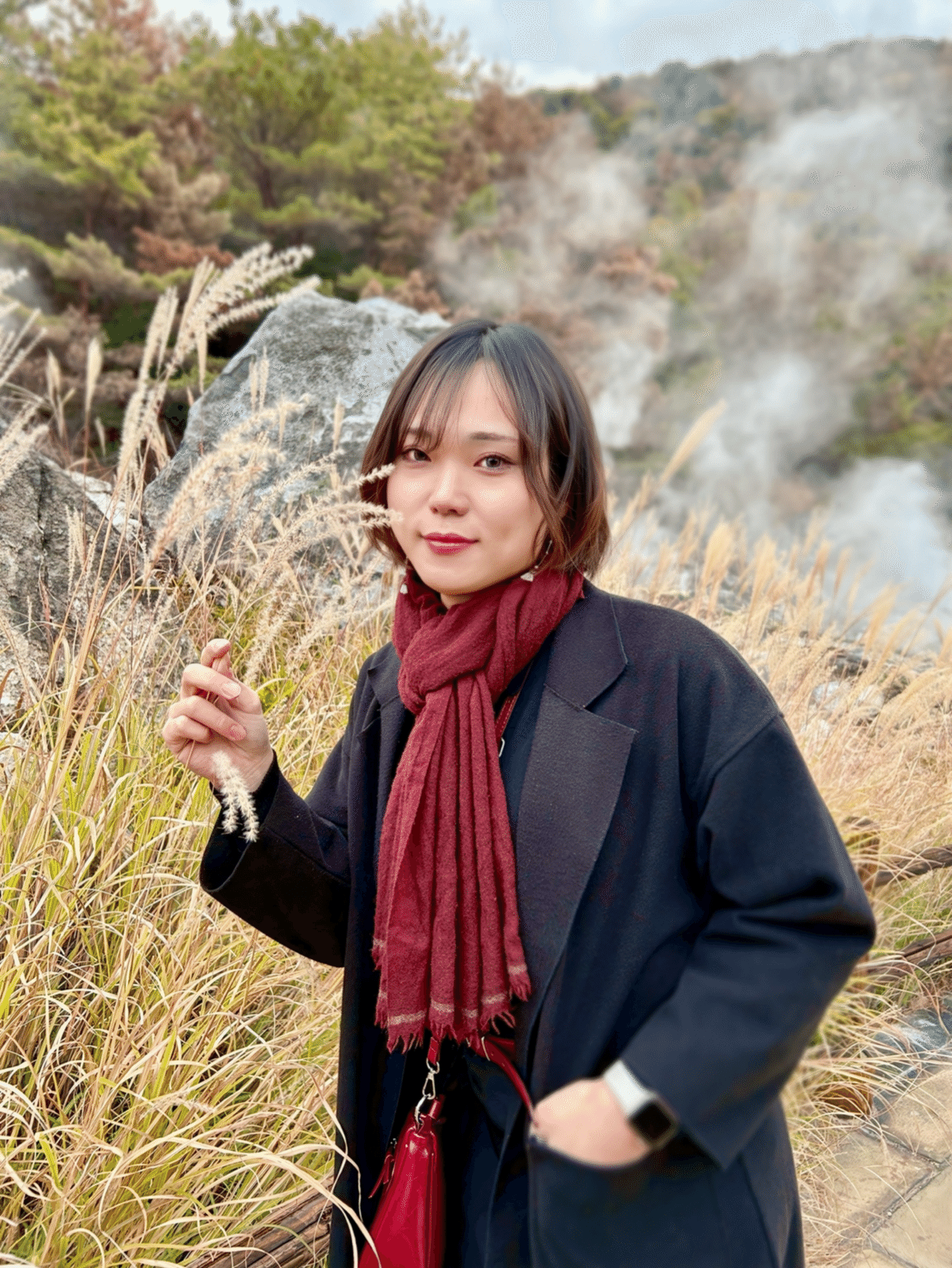 戶外穿搭人像示例,展示人物與背景的距離