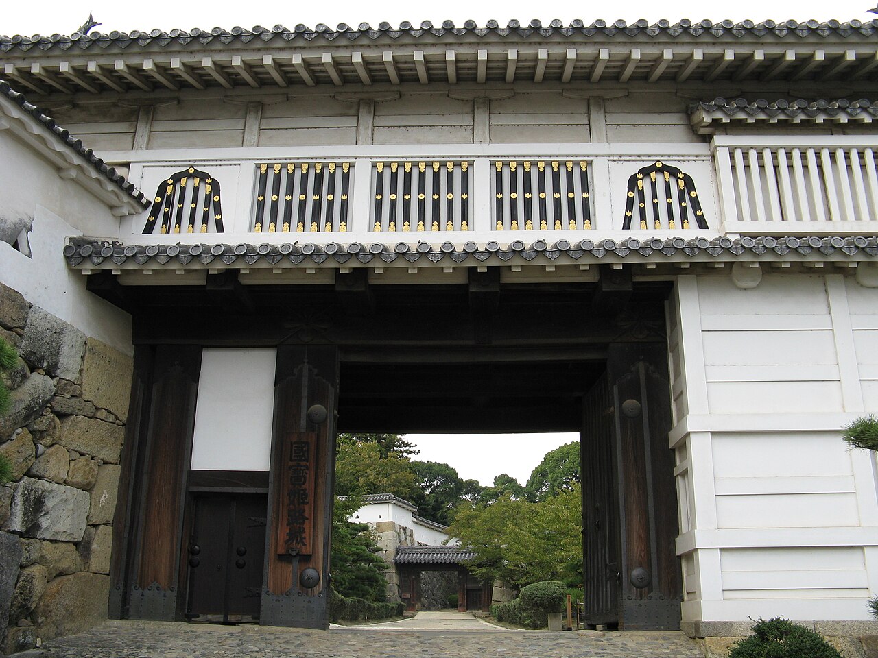 姬路城菱之門：城內主要門樓之一，也是由三之丸方向進入付費區後的重要觀察點