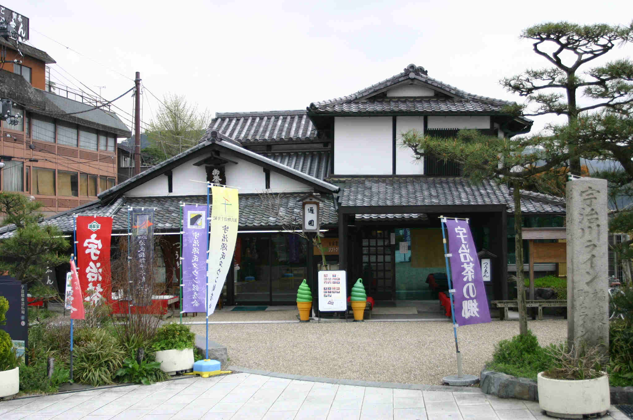 宇治上神社的拜殿與境內建築