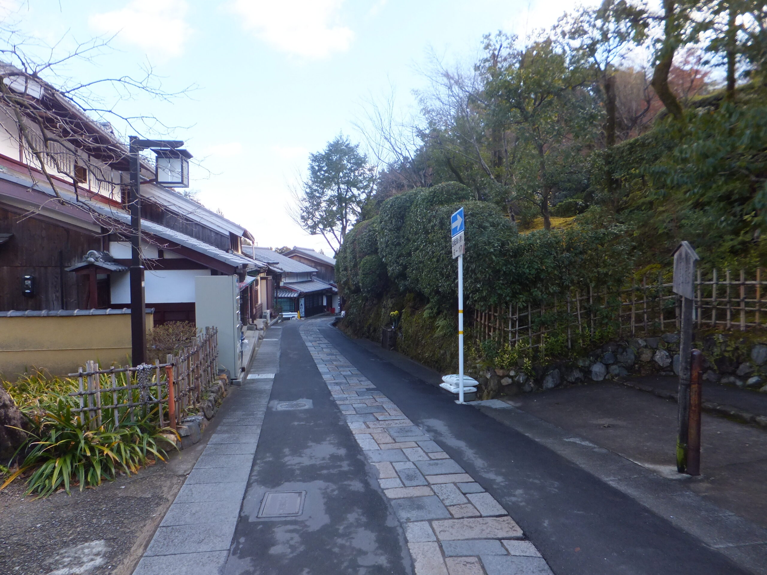 嵯峨鳥居本愛宕街道上的傳統房屋與街道景觀