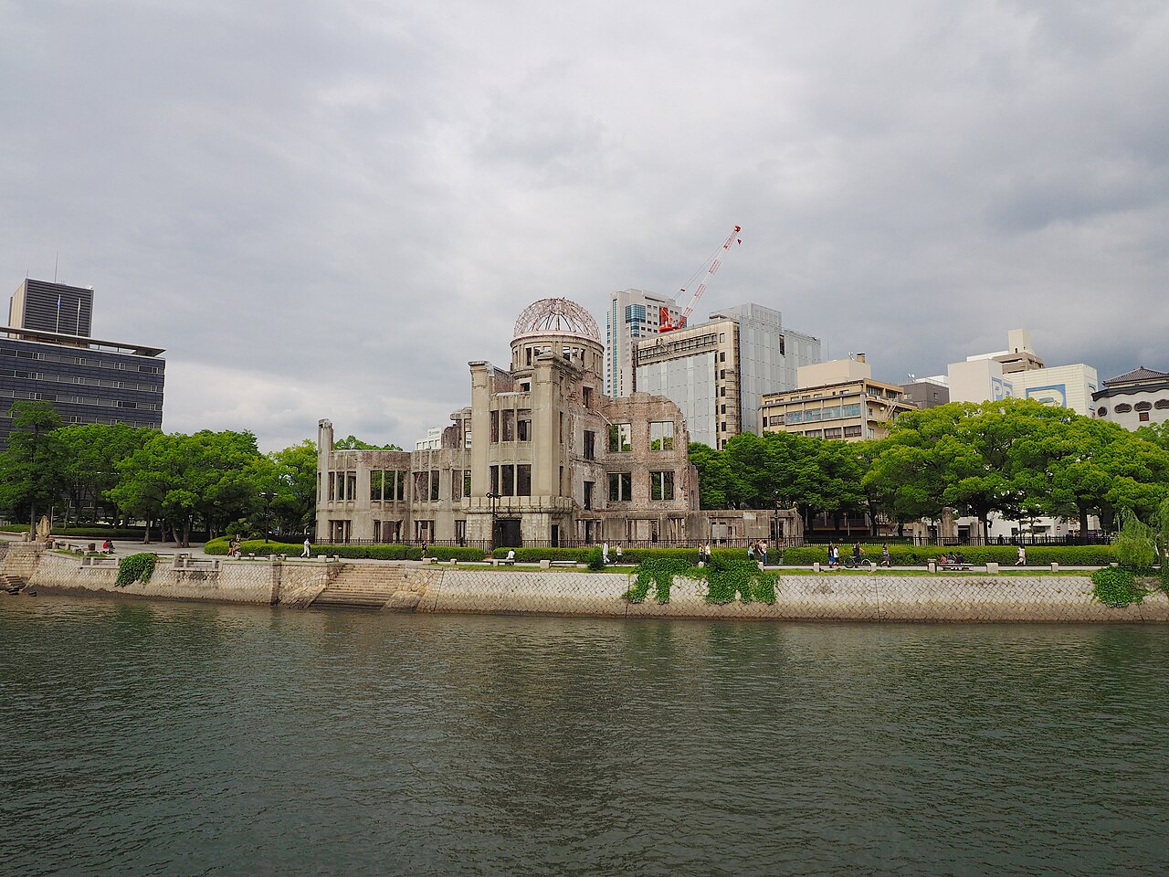 元安川畔的原爆圓頂館,廣島和平紀念公園一帶的河川與城市景觀