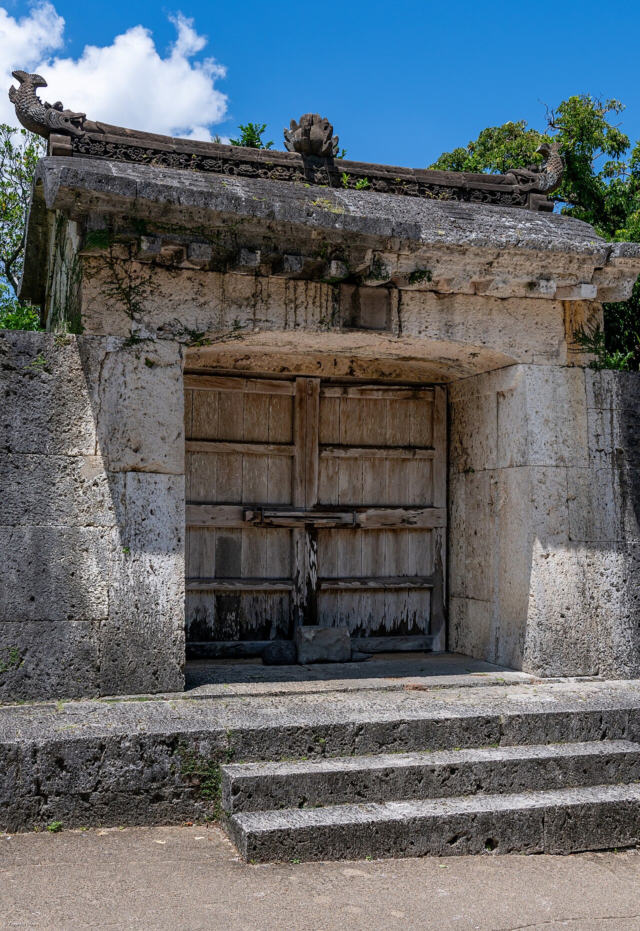 園比屋武御嶽石門