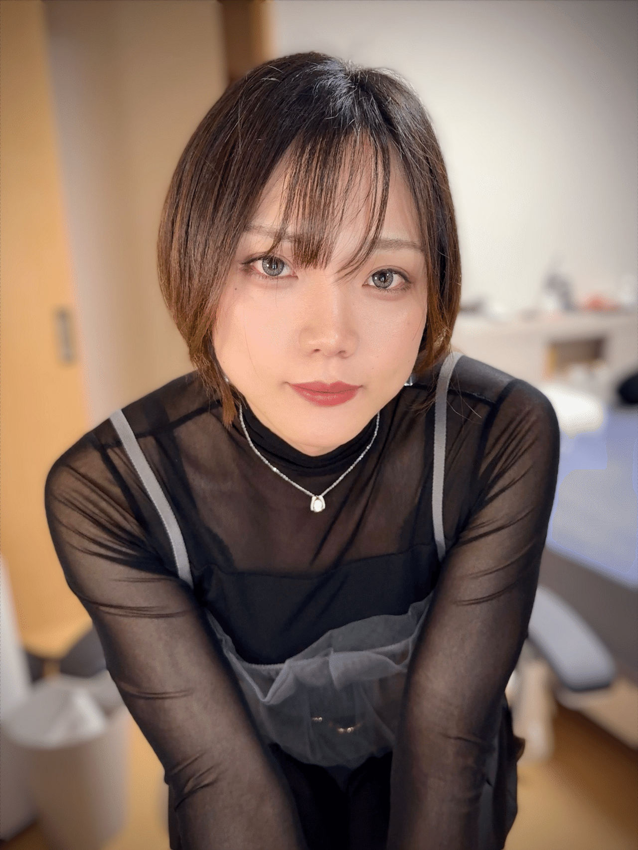 薄瀏海搭配下巴附近短鮑伯的正面造型
