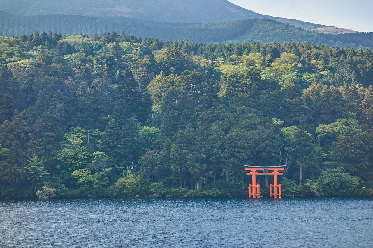 蘆之湖上的箱根神社水上鳥居