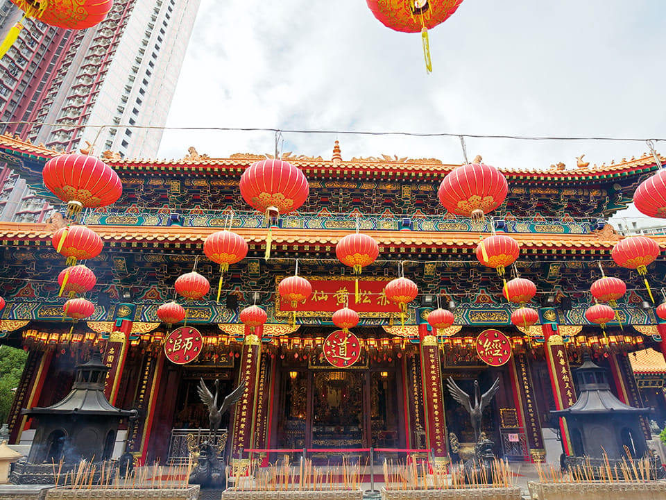 香港黃大仙祠主殿前方的參香空間